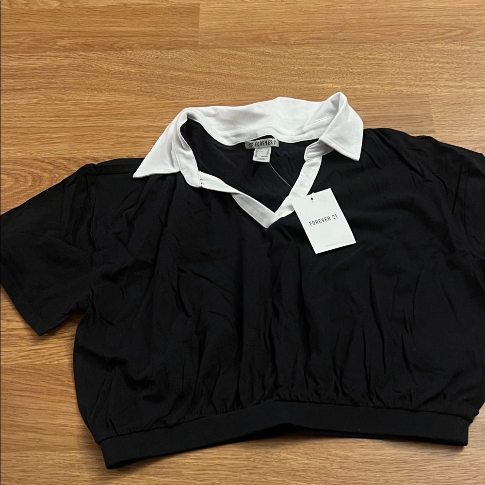 ⭐️ Forever 21 Black Cropped Polo-Style Top with White Collar - Picture 2 of 6
